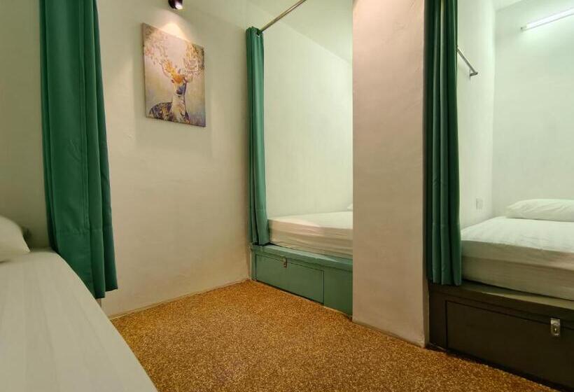 חדר סטנדרט לארבעה, Beds In Garden Hostel Sdn Bhd