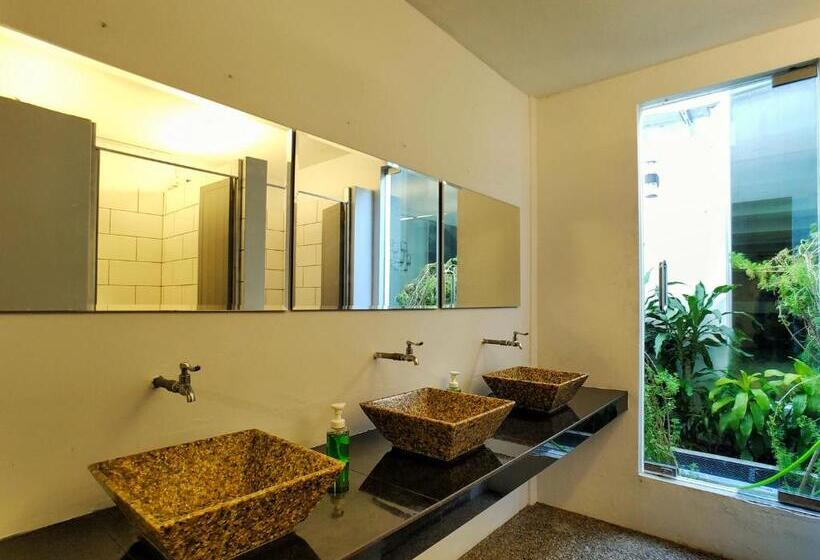 סוויטה משפחתית, Beds In Garden Hostel Sdn Bhd