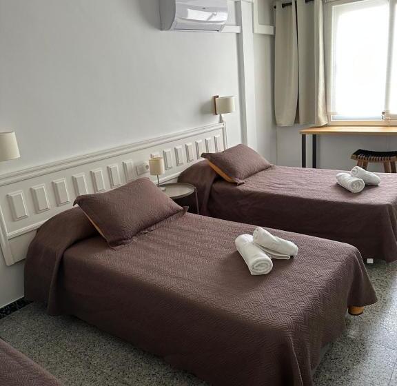 غرفة قياسية ثلاثية, L'illa