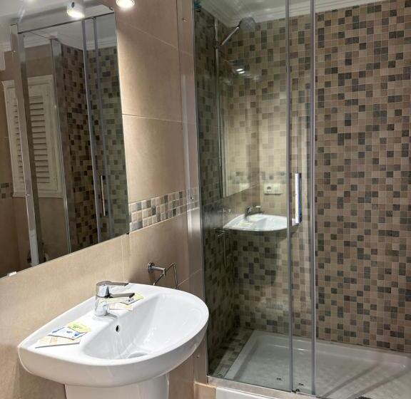 غرفة قياسية ثلاثية, L'illa