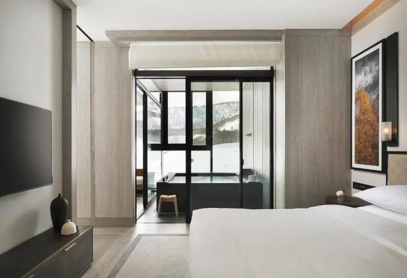Deluxe Suite King Bed
