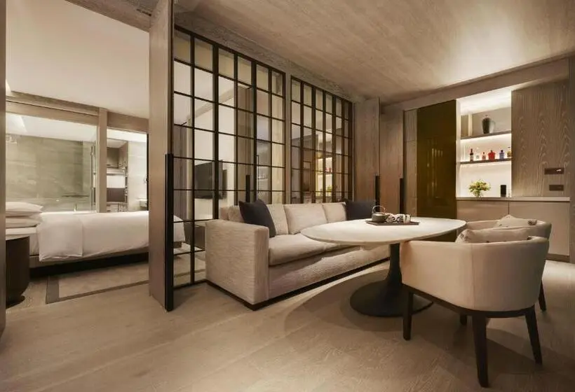 Suite King Bed