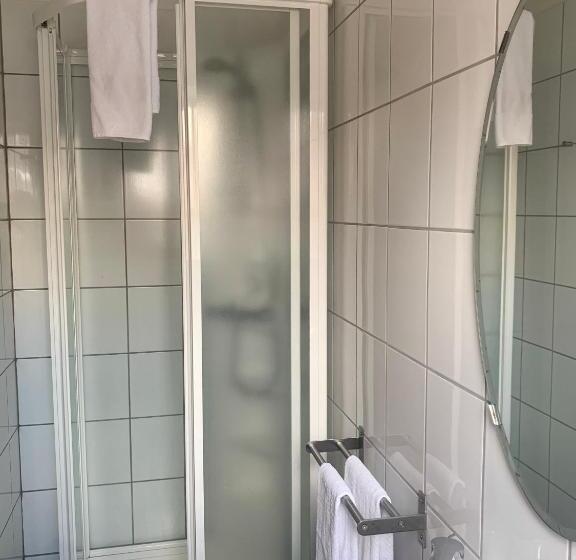 استودیوی استاندارد, Managisting Guesthouse