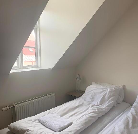 استودیوی استاندارد, Managisting Guesthouse