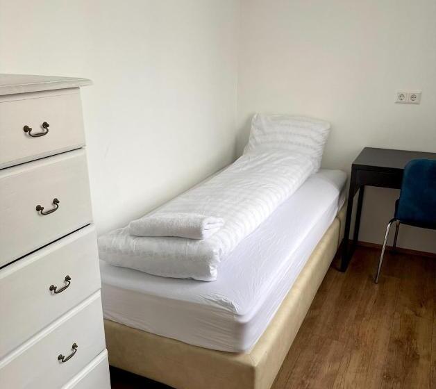 اتاق استاندارد یک تخته با سرویس بهداشتی مشترک, Managisting Guesthouse