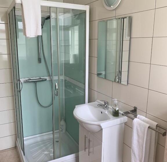 اتاق استاندارد با سرویس بهداشتی مشترک, Managisting Guesthouse