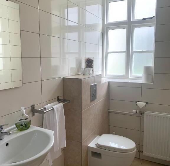 اتاق استاندارد با سرویس بهداشتی مشترک, Managisting Guesthouse