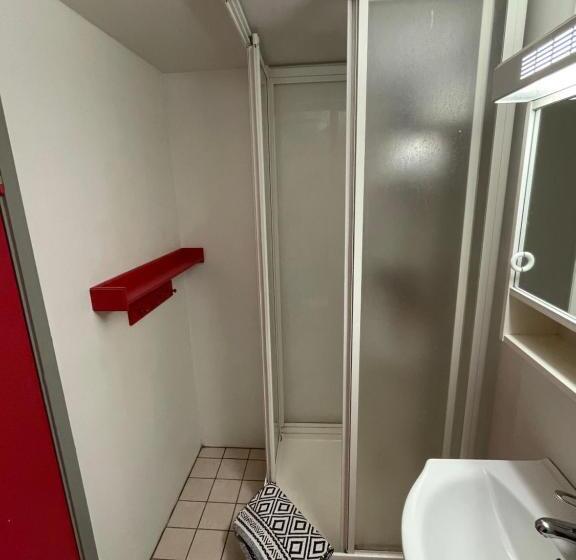 آپارتمان 1 خوابه با چشمانداز دریا, Steinhúsið