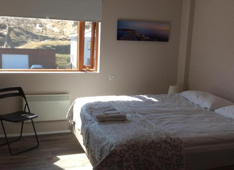 اتاق استاندارد با چشمانداز کوهستان, Við Hafið Guesthouse
