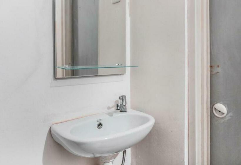 Cameră Deluxe, Oyo 1744 Midys