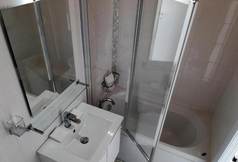 اتاق لوکس با تخت بزرگ, Junior Suites Venezia