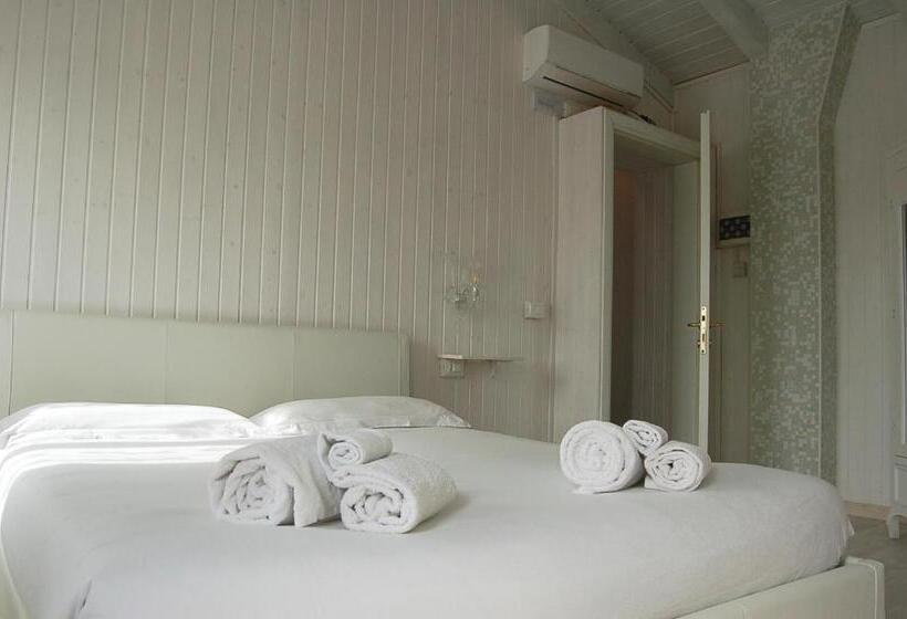 اتاق لوکس با تخت بزرگ, Junior Suites Venezia