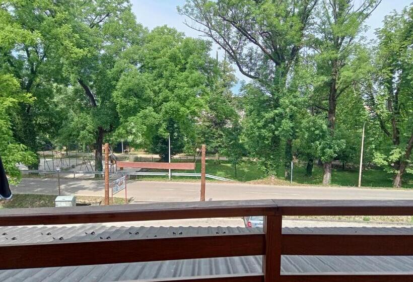 اتاق اکونومی, Prenoćište/restoran Lovac