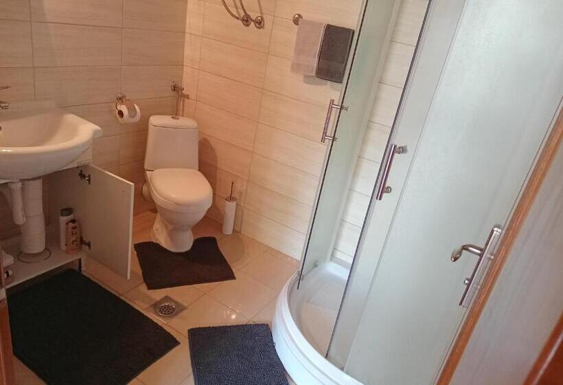 اتاق اکونومی, Prenoćište/restoran Lovac