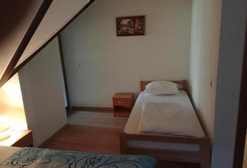 اتاق استاندارد با بالکن, Prenoćište/restoran Lovac