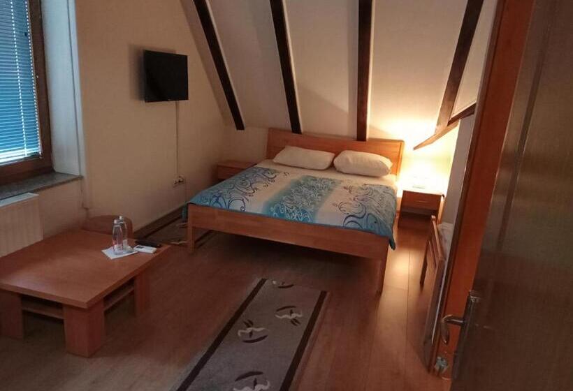 اتاق استاندارد با بالکن, Prenoćište/restoran Lovac