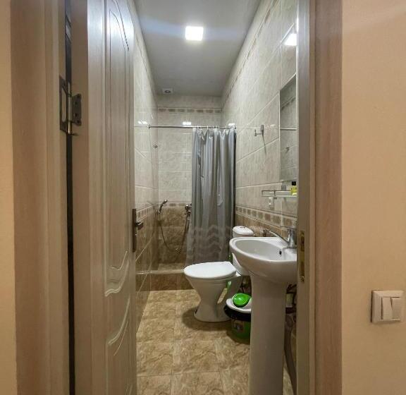 اتاق اکونومی, Orom Guest House