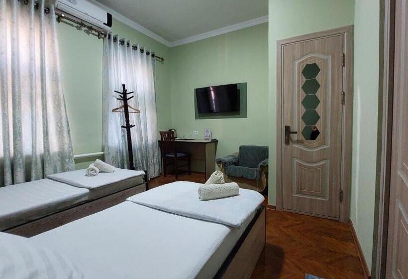 اتاق اکونومی, Orom Guest House