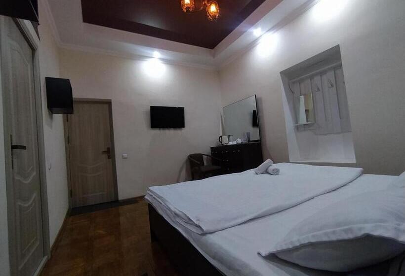 سوئیت با تخت بزرگ, Orom Guest House
