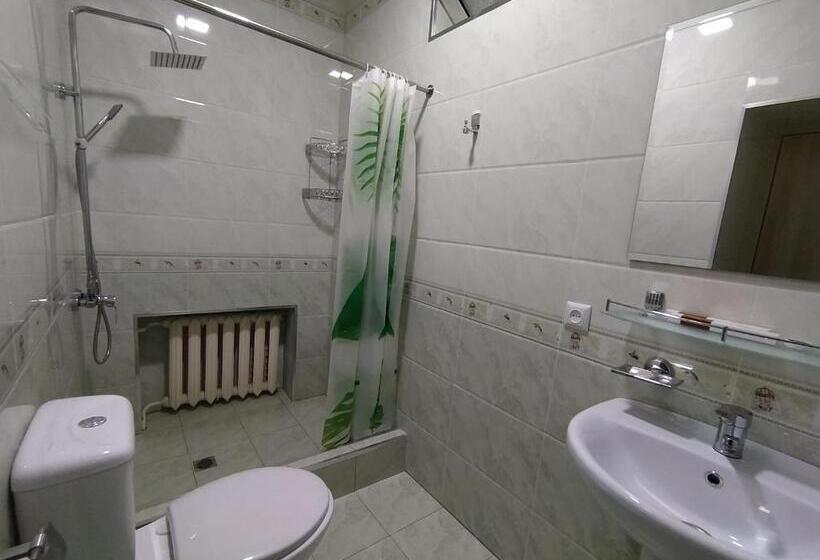 سوئیت با تخت بزرگ, Orom Guest House