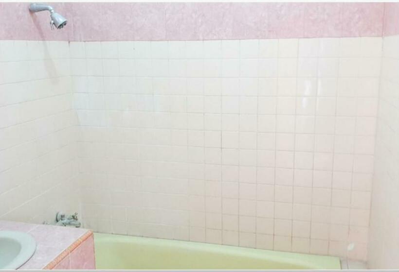 חדר משפחתי, Reddoorz Near Bojonegoro Train Station