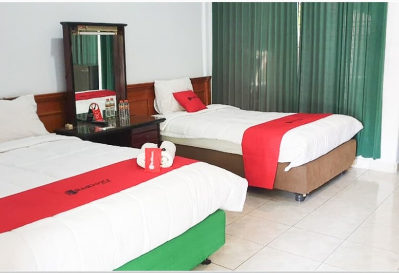 Семейный Номер, Reddoorz Near Bojonegoro Train Station