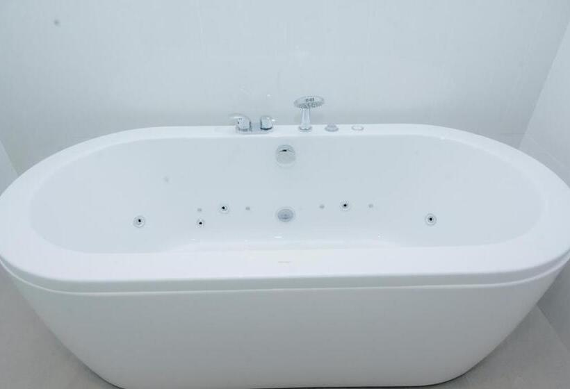 Номер Deluxe Кровать Кинг, Rnana Grand