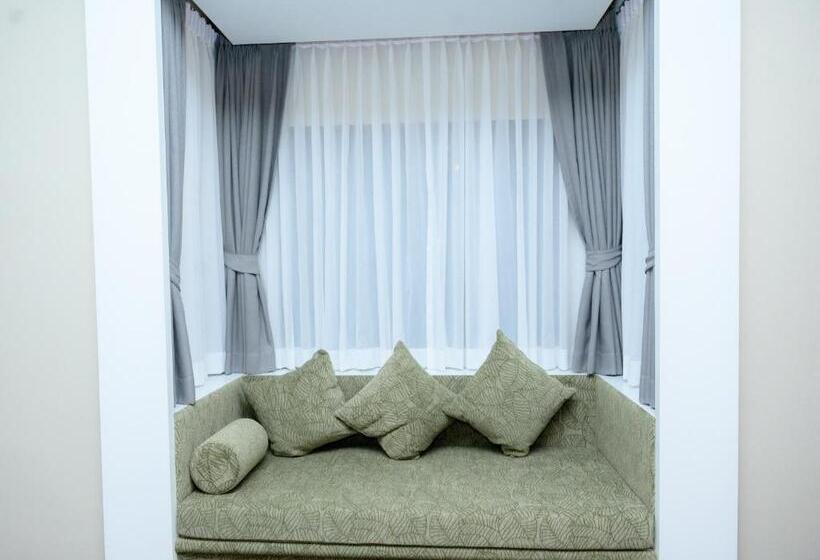 キングサイズベッドのデラックスルーム, Rnana Grand