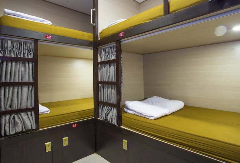 تختخواب در اتاق مشترک, Saigon Marvel Hostel