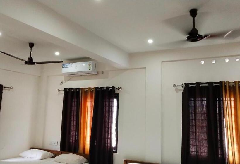 اتاق لوکس چهار تخته, Coral Homes