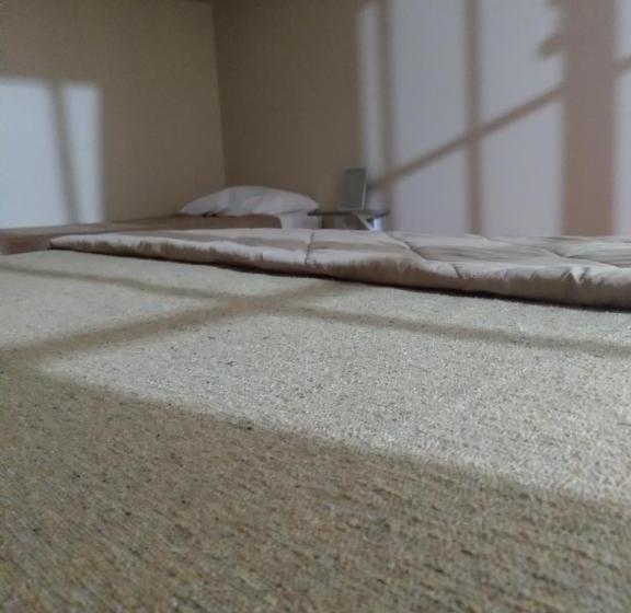 컴포트 트리플 룸, Caminos Hostal