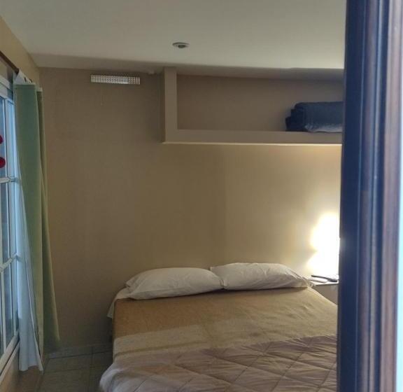 컴포트 트리플 룸, Caminos Hostal