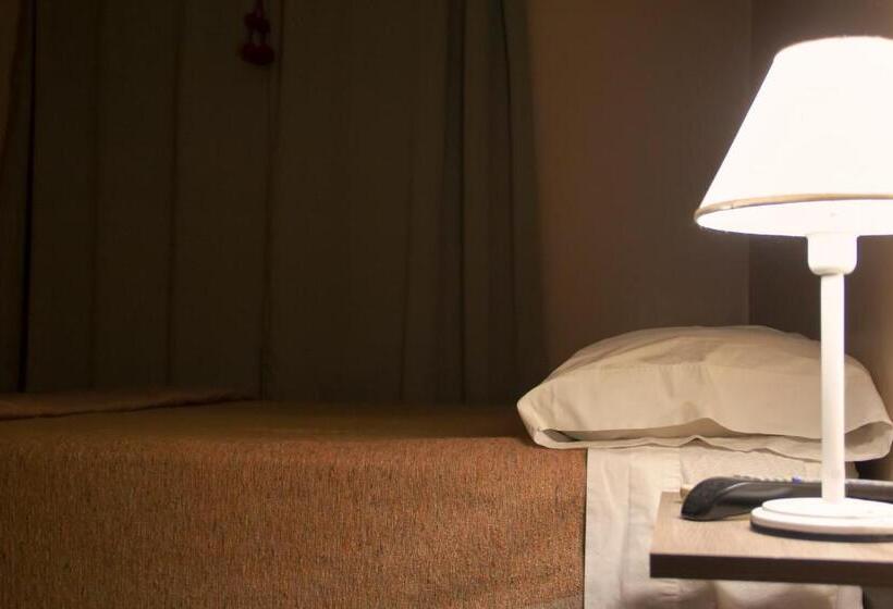 컴포트 트리플 룸, Caminos Hostal