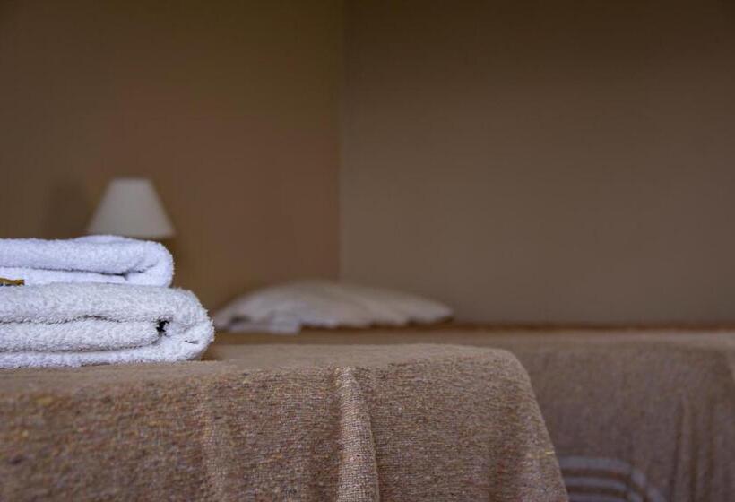 컴포트 트리플 룸, Caminos Hostal