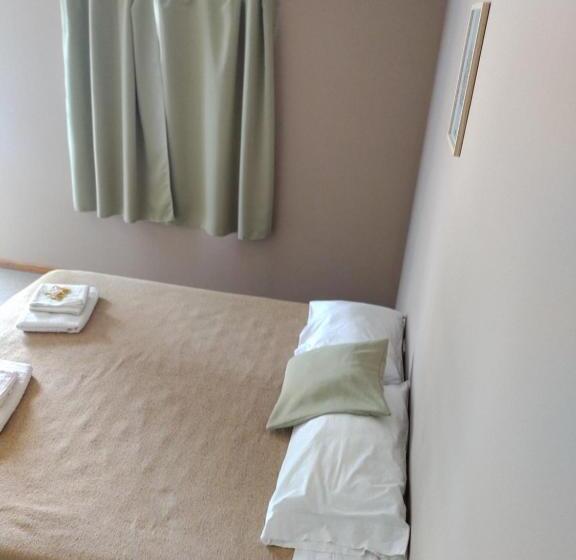 스탠다드 트리플 룸, Caminos Hostal