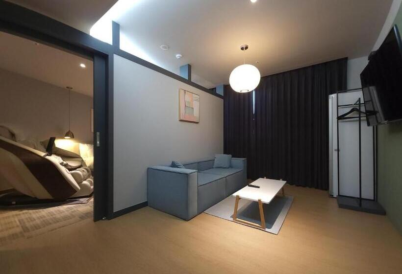 Полулюкс, Brown Dot Hotel Jinju