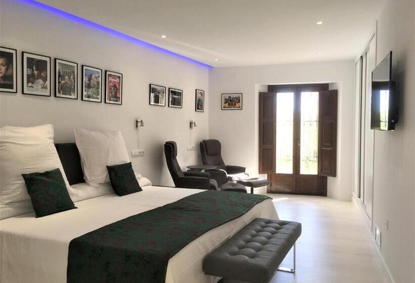 高级大房间, Ronda Nuevo