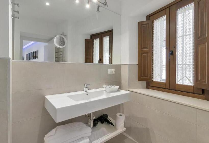 高级大房间, Ronda Nuevo