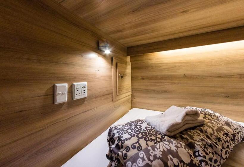 تختخواب در اتاق مشترک, Back2roots Backpackers