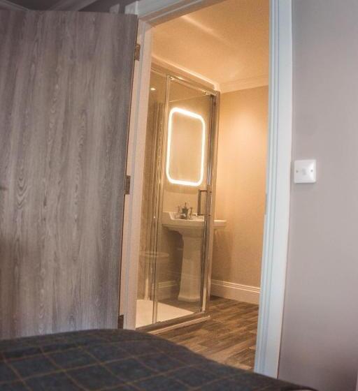 غرفة ديلوكس ثلاثية, The Bruce