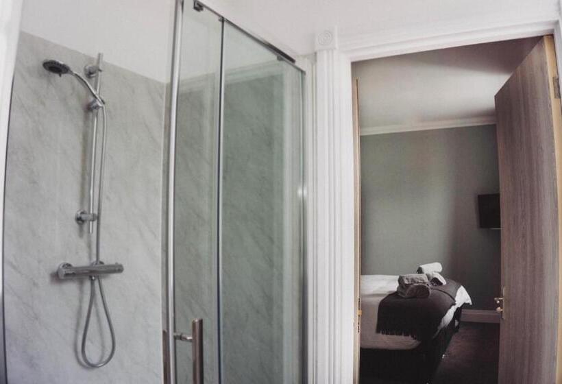 غرفة ديلوكس, The Bruce