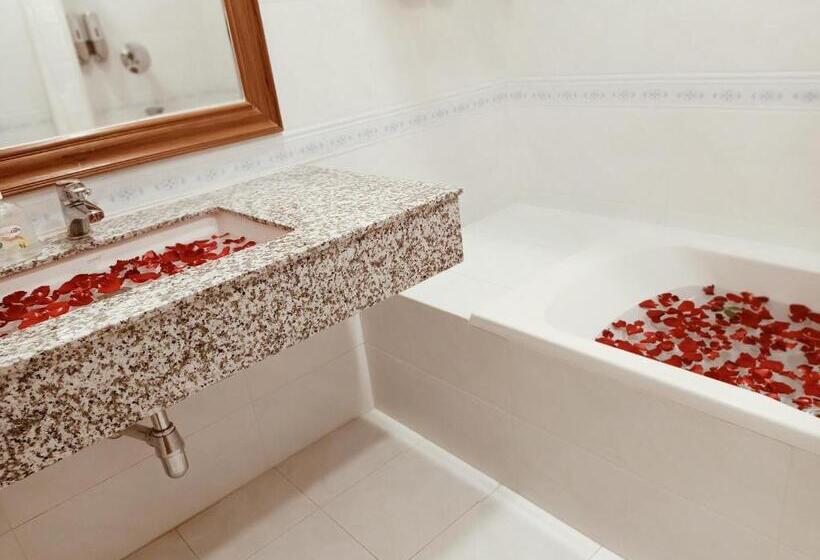 اتاق لوکس خانوادگی, Dragon Phoenix