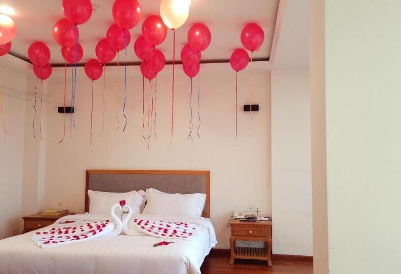 اتاق لوکس خانوادگی, Dragon Phoenix