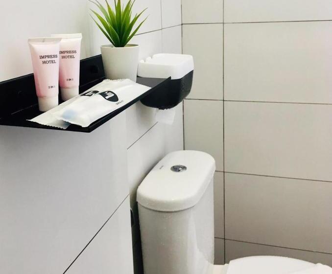Quarto Deluxe, Impress