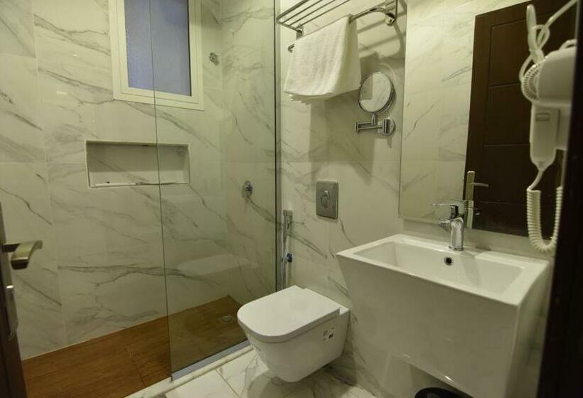 プールの見えるスタンダードトリプルルーム, Golden White