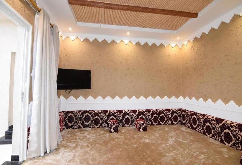 プールの見えるスタンダードトリプルルーム, Golden White