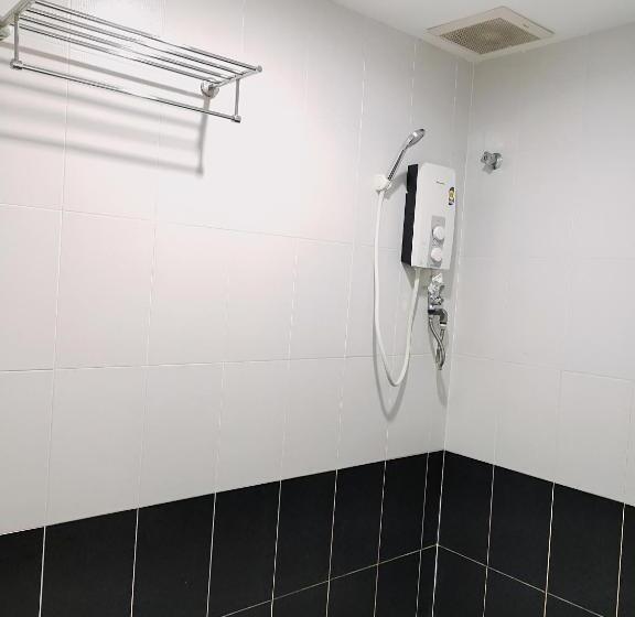 غرفة ديلوكس عائلية, Hkf