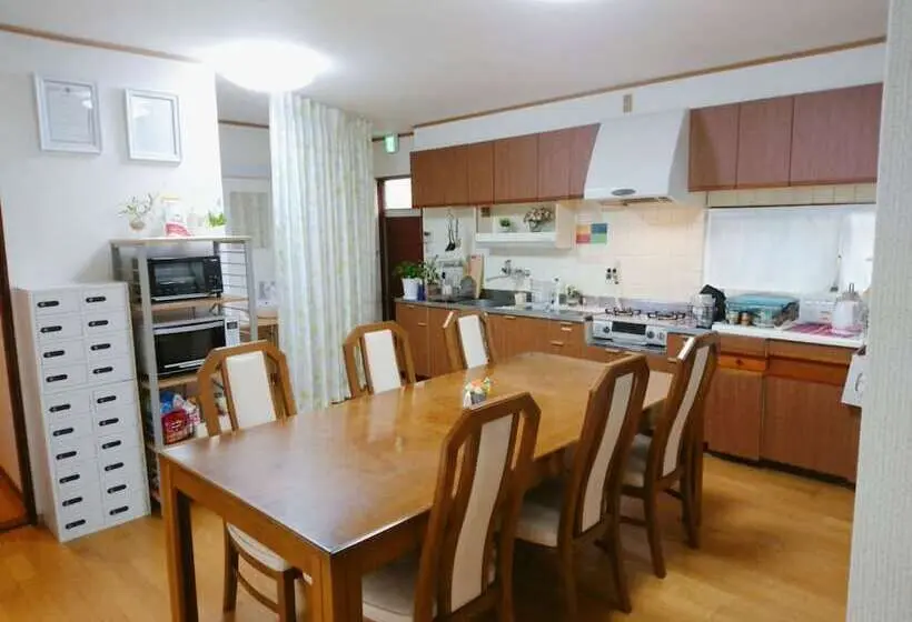 ルームシェアのワンベッド, Guesthouse Hajimari