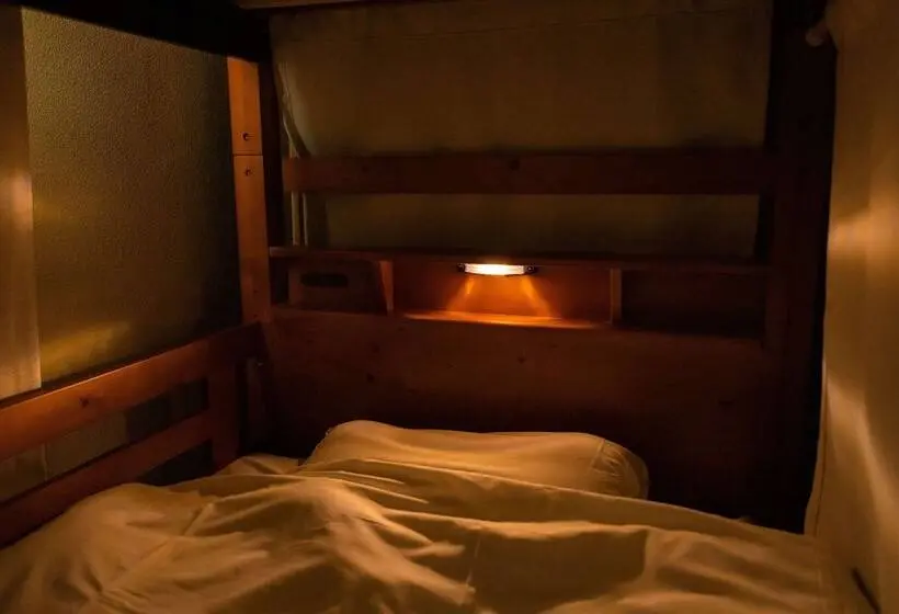 ルームシェアのワンベッド, Guesthouse Hajimari