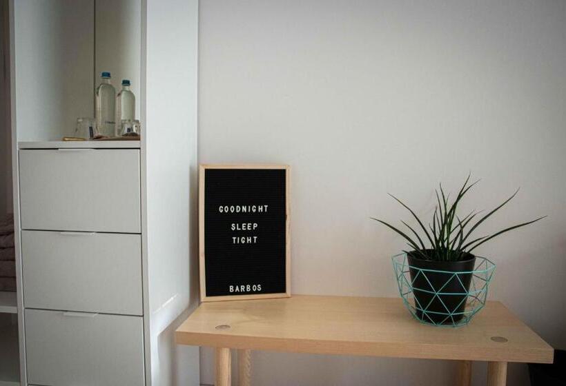 デラックスルーム, Barbos